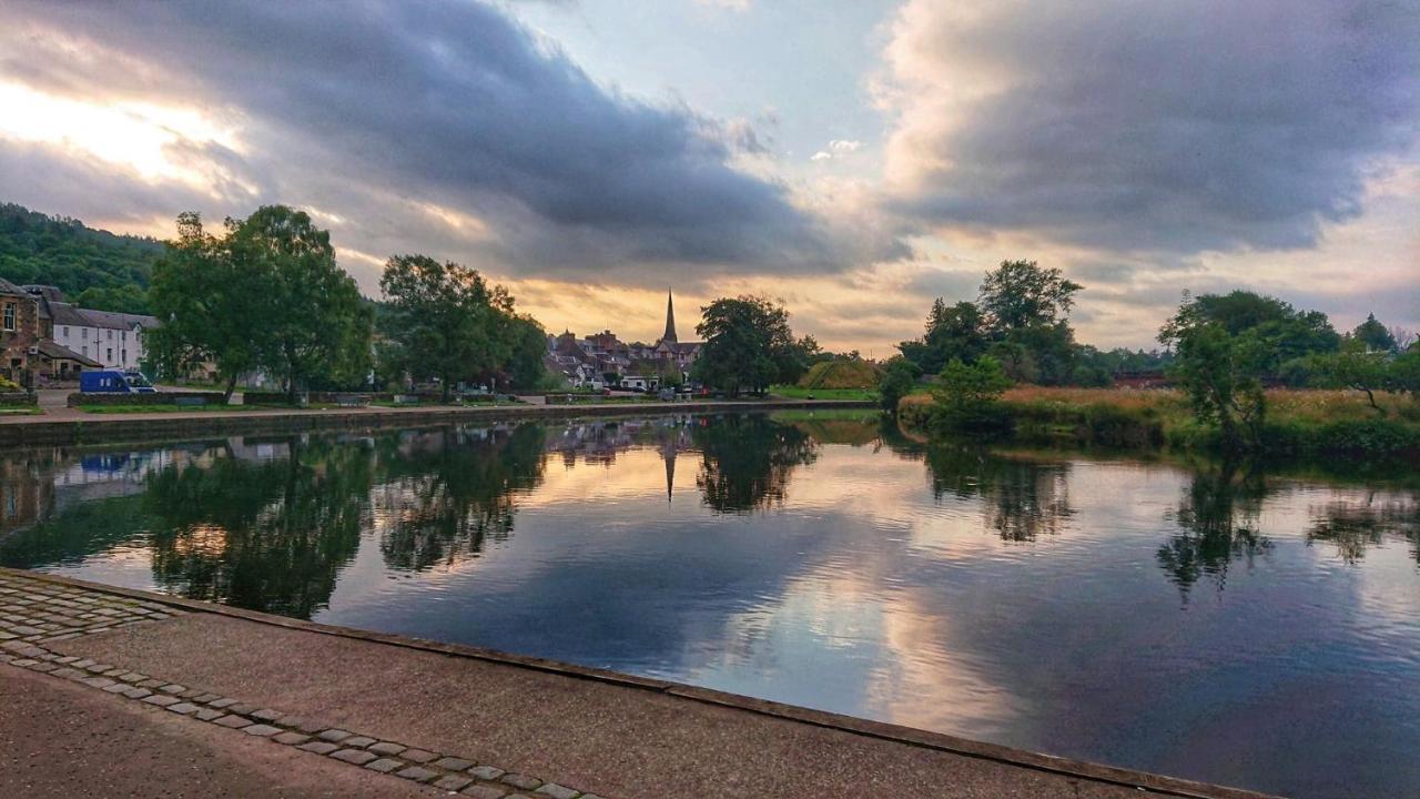 Riverbank Календер Экстерьер фото